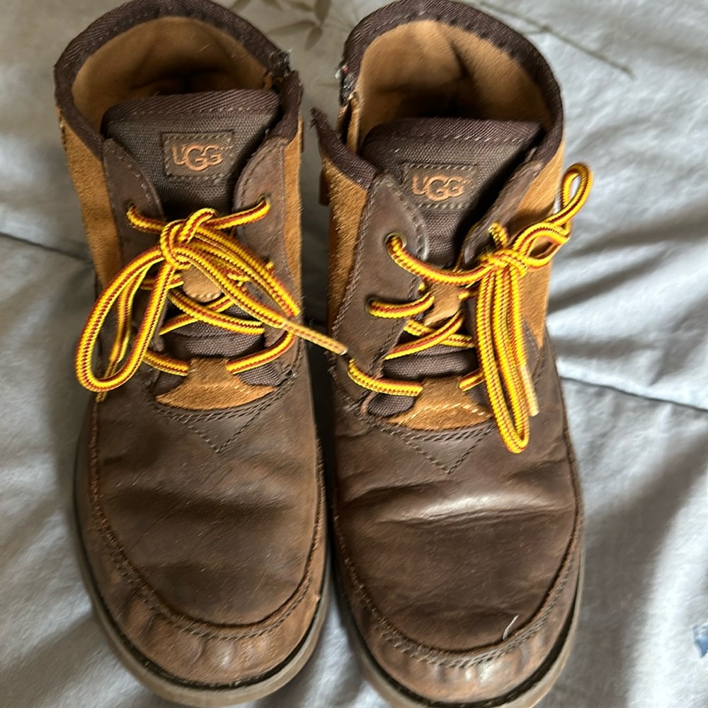 Boys size 3 UGG work boot